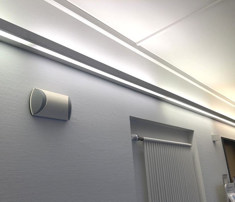 Wandlautsprecher_Krankenhaus_Flur_85-756-00440