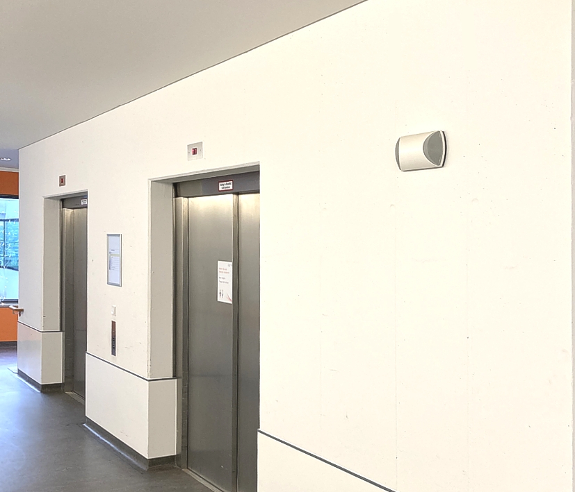 Wandlautsprecher_vor_Aufzug_85-756-00440