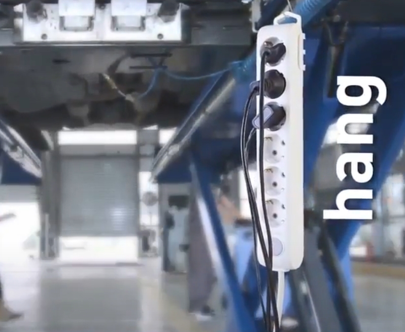 Steckdosenleiste_mit_Aufhaengung_39-849-00350_B06